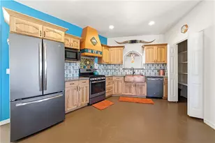 4811 E Sierra Pinta Rd, Yucca, AZ 86438 - Photo 13