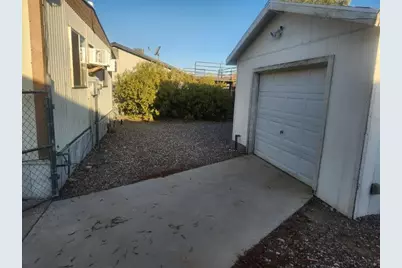 945 Holly Street, Bullhead City, AZ 86442 - Photo 7