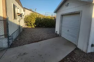 945 Holly St, Bullhead City, AZ 86442 - Photo 7