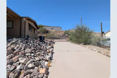 1673 Sierra Vista Drive, Bullhead City, AZ 86442 - Photo 3