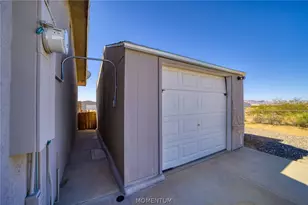 885 S Aztec Rd, Golden Valley, AZ 86413 - Photo 37