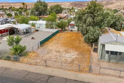 1875 Oliver, Bullhead City, AZ 86442 - Photo 3