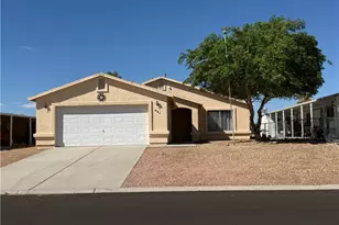 921 Holly St, Bullhead City, AZ 86442 - Photo 1