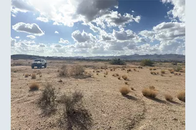 311-04-317 Yuma, Kingman, AZ 86401 - Photo 1