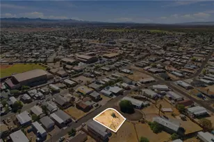 1889 Hualapai Dr, Bullhead City, AZ 86442 - Photo 1