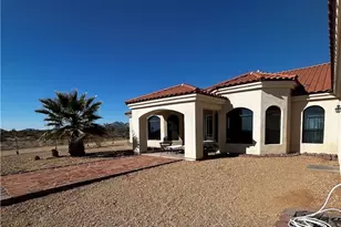 21038 S Cheyenne Rd, Yucca, AZ 86438 - Photo 3