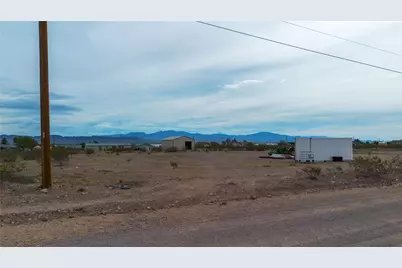 852 S Emery Park Road, Golden Valley, AZ 86413 - Photo 17