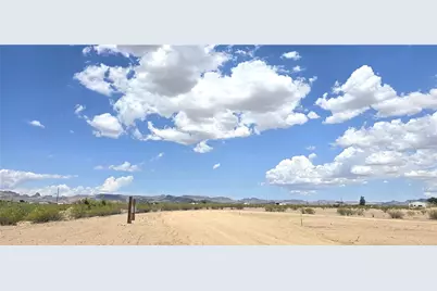 1417 S Laguna Road, Golden Valley, AZ 86413 - Photo 1