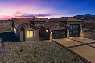 3105 Canyon De Chelly Dr, Bullhead City, AZ 86429 - Photo 1