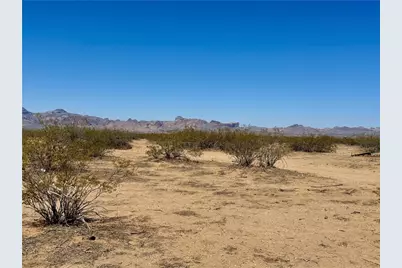 010E Mobile, Golden Valley, AZ 86413 - Photo 1