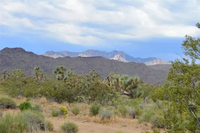 11719 S Duncan Road, Yucca, AZ 86438 - Photo 1