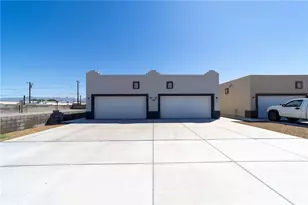 1632 Shamrock Rd, Bullhead City, AZ 86442 - Photo 1