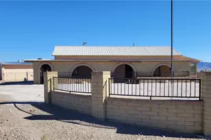 725 W Queen Tut Dr, Meadview, AZ 86444 - Photo 1