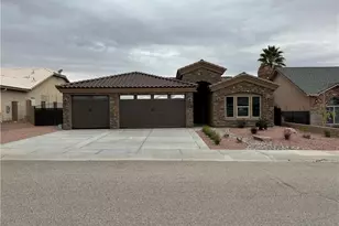 704 Country Club Dr, Kingman, AZ 86401 - Photo 1