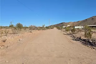 2033 Dewey Rd, Golden Valley, AZ 86413 - Photo 1