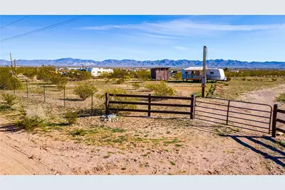 1068 S Carrizo Road, Golden Valley, AZ 86413 - Photo 1