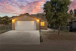 905 Swan Dr, Bullhead City, AZ 86442 - Photo 1