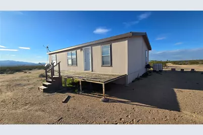 20101 S Dale Evans Road, Yucca, AZ 86438 - Photo 1