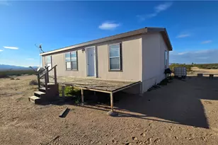 20101 S Dale Evans Rd, Yucca, AZ 86438 - Photo 1