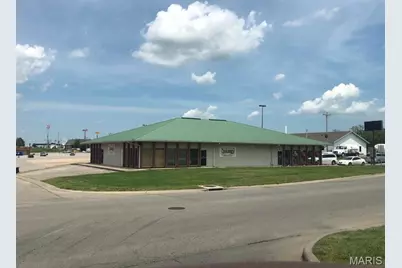 123 Evergreen Parkway, Lebanon, MO 65536 - Photo 1