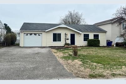 2490 Bonniebrook, Maryland Heights, MO 63043 - MLS 23016335 - Coldwell  Banker