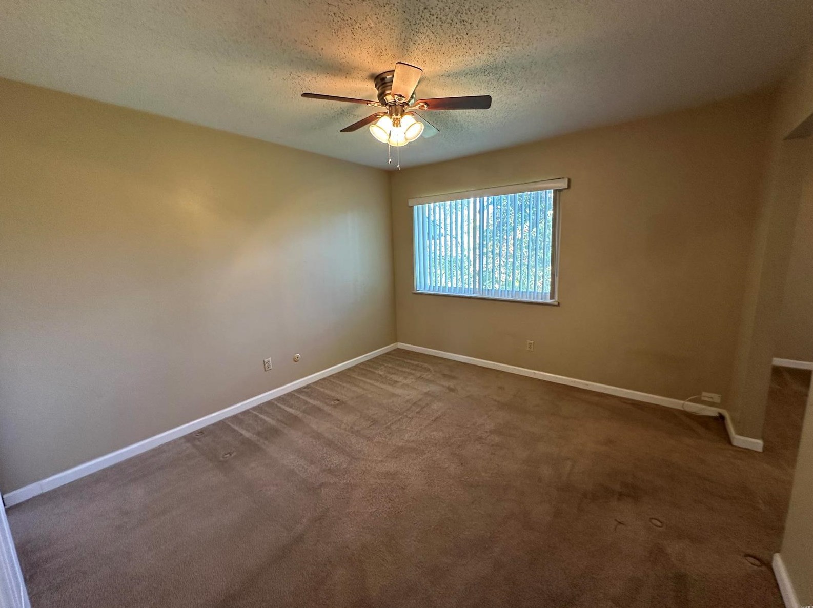 12427 Sea Ln Dr, Florissant MO 63033-4709 exterior