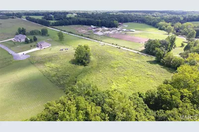 26 Gallant Dr Or 11 Sassfrass, Troy, MO 63379 - Photo 3