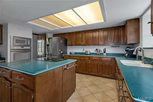 14260 Cedar Springs Dr, Town and Country, MO 63017 - Photo 9