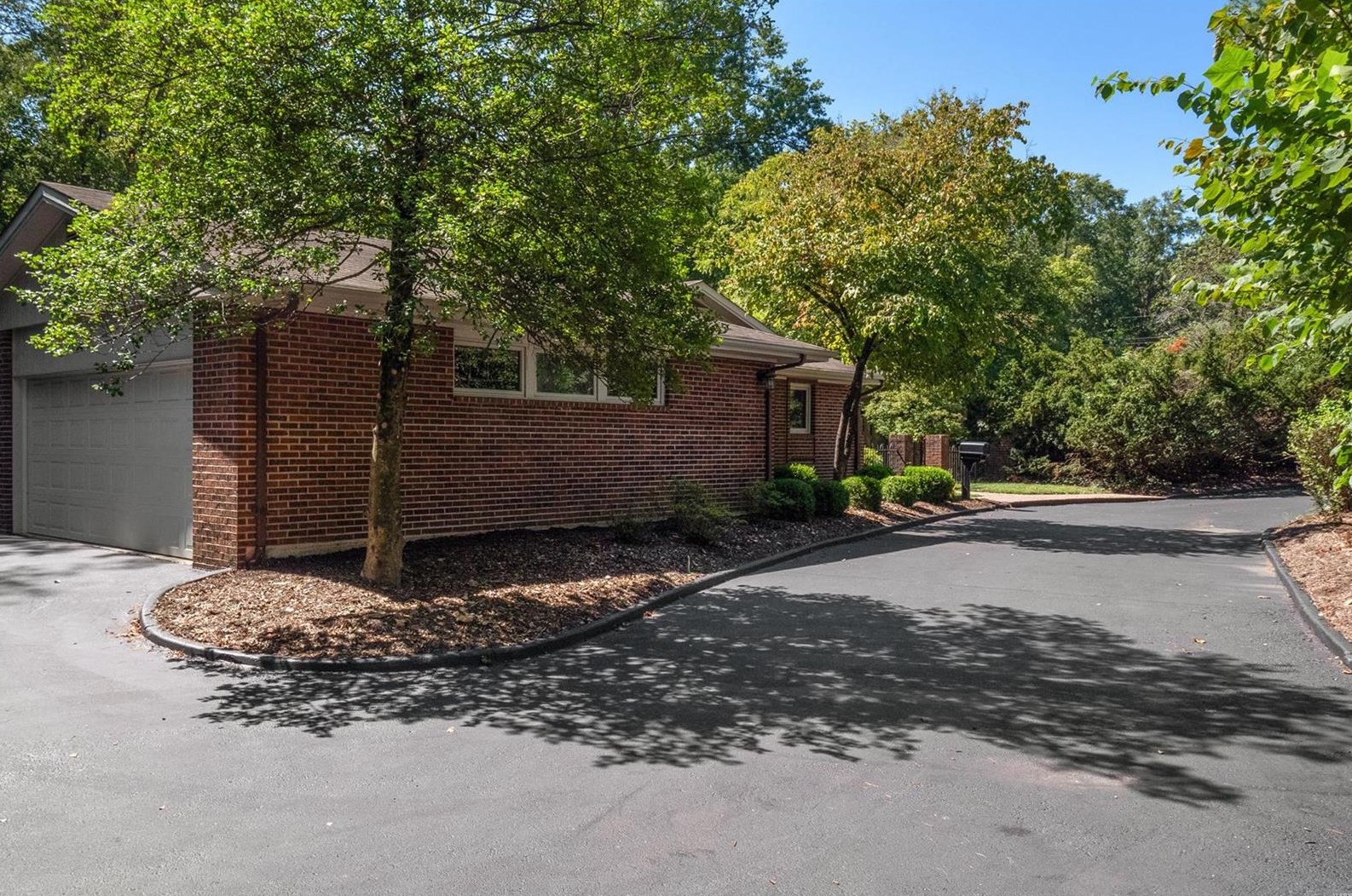 10212 Clayton Rd, Saint Louis MO 63117-1808 exterior