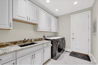 295 Meadowbrook Country Club Est, Ballwin, MO 63011 - Photo 13