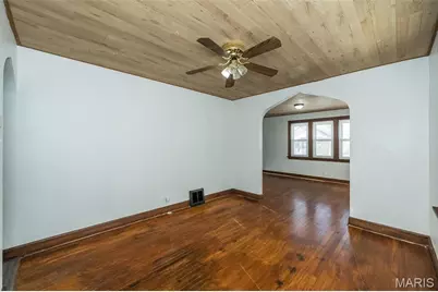 10071 Diamond Drive, Saint Louis, MO 63137 - Photo 11