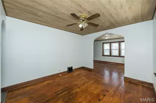 10071 Diamond Dr, Saint Louis, MO 63137 - Photo 11