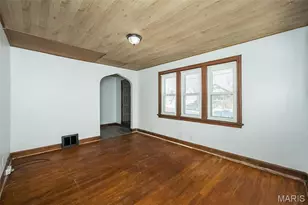 10071 Diamond Dr, Saint Louis, MO 63137 - Photo 9