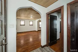 10071 Diamond Dr, Saint Louis, MO 63137 - Photo 3