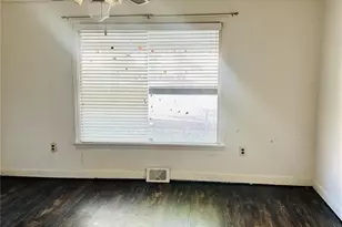 10719 Thorpe Ave, Saint Louis, MO 63114 - Photo 3