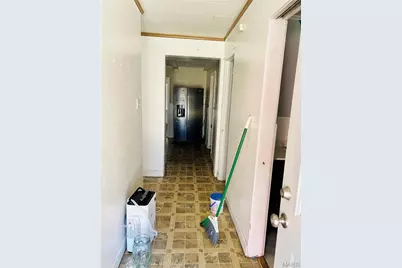 10719 Thorpe Avenue, Saint Louis, MO 63114 - Photo 17