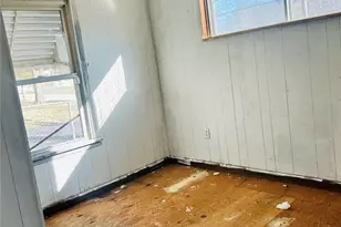 10719 Thorpe Ave, Saint Louis, MO 63114 - Photo 9