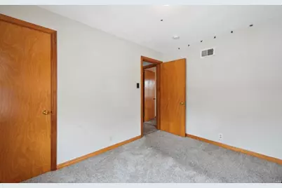 6 Sandringham Lane, Ferguson, MO 63135 - Photo 13