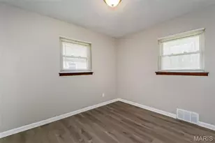 422 Northridge Dr, Saint Louis, MO 63137 - Photo 9