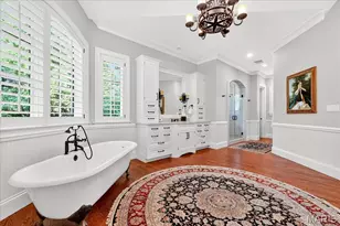 4 Ridgewood St, Ladue, MO 63124 - Photo 27