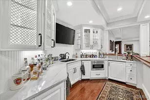 4 Ridgewood St, Ladue, MO 63124 - Photo 63