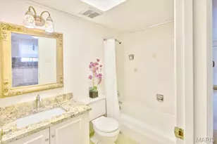 13515 Coliseum Dr, Chesterfield, MO 63017 - Photo 23