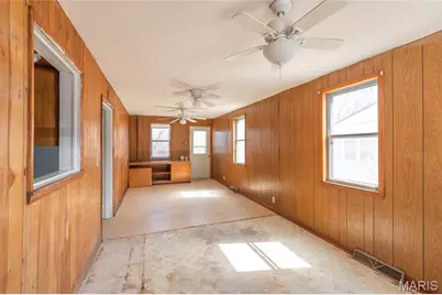 104 E Jefferson Avenue, Richland, MO 65556 - Photo 1