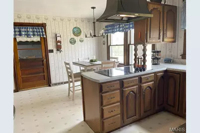 676 Frontier Lane, Bourbon, MO 65441 - Photo 5