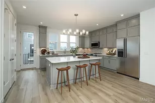 8904 Gateway Cir, Richmond Heights, MO 63144 - Photo 3