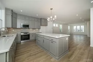 8904 Gateway Cir, Richmond Heights, MO 63144 - Photo 13