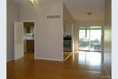 574 Coach Light Lane, Hazelwood, MO 63042 - Photo 3