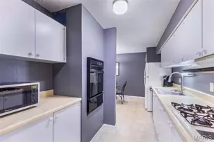 10381 Oxford Hill Dr, Saint Louis, MO 63146 - Photo 9