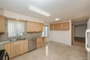 12050 Maidstone Ct, Florissant, MO 63033 - Photo 15