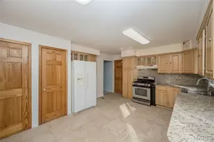 12050 Maidstone Ct, Florissant, MO 63033 - Photo 13